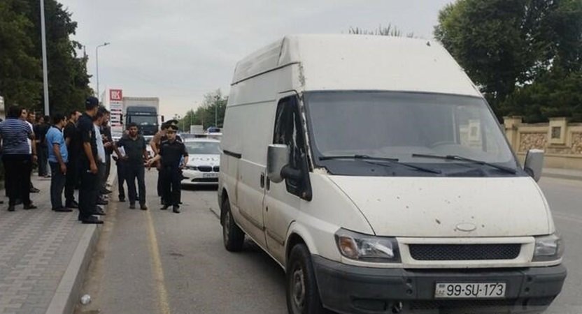 Azərbaycanda mikroavtobus vəzifəli şəxsi vurub öldürdü