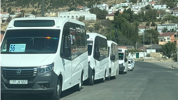 Bayılda köhnə avtobusla sərnişin daşıyan sahibkar yeni avtobusların təkərlərini deşdi - FOTO