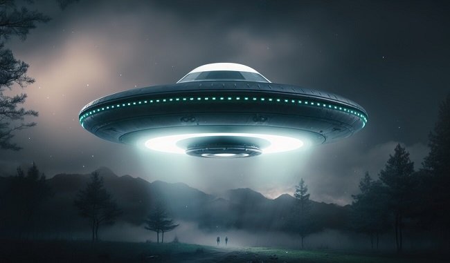 NASA komandirindən etiraf: Yanımdan bir UFO keçdi