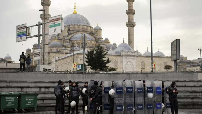 Türkiyəni silkələyən əməliyyat: metro və yollar bağlandı, polis hərəkətə keçdi – Nə baş verir?